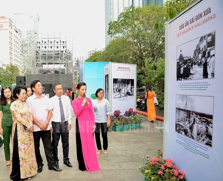 Các đại biểu tham quan triển lãm. Ảnh: THANHUYTPHCM. VN