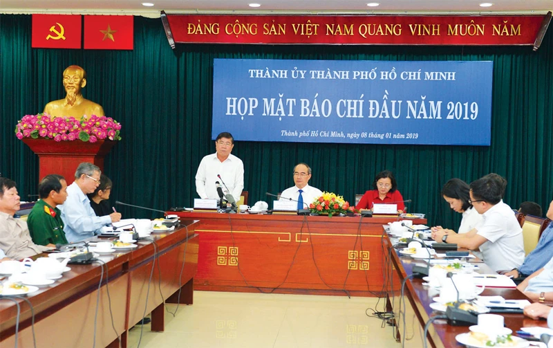 Lãnh đạo Thành ủy TPHCM gặp gỡ báo chí đầu năm 2019 Ảnh: VIỆT DŨNG