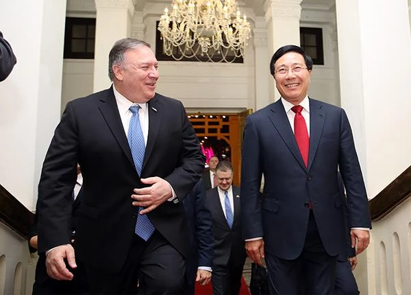 Phó Thủ tướng, Bộ trưởng Ngoại giao Phạm Bình Minh đón Ngoại trưởng Hoa Kỳ Michael Pompeo. Ảnh: VGP