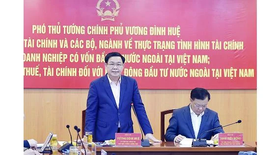 Phó Thủ tướng Vương Đình Huệ phát biểu tại cuộc họp. Ảnh: VGP