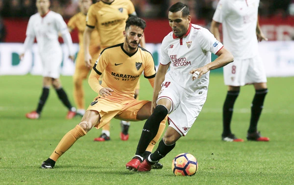 Sevilla (phải) sẽ có trận derby không dễ dàng trước Malaga.