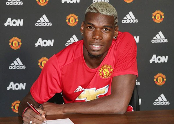 Pogba đang mang lại rắc rối cho Man. United. 