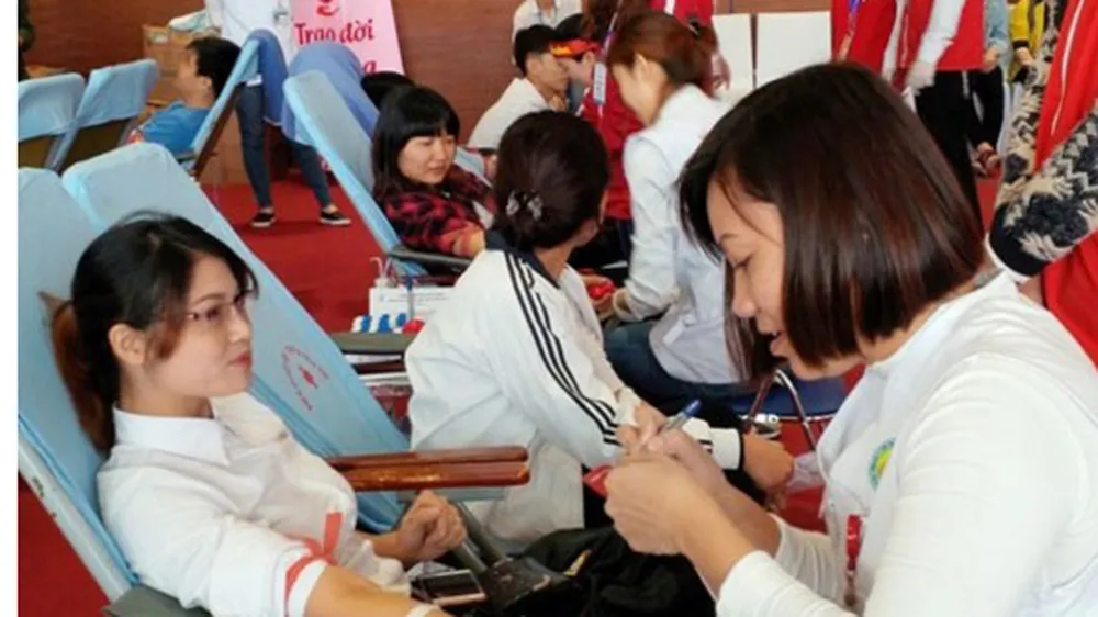 Hoạt động hiến máu tình nguyện thu hút sự hưởng ứng nhiệt tình của nhiều thanh niên