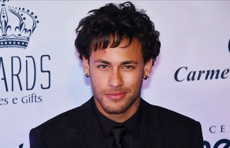 Neymar chia tay bạn gái lần hai