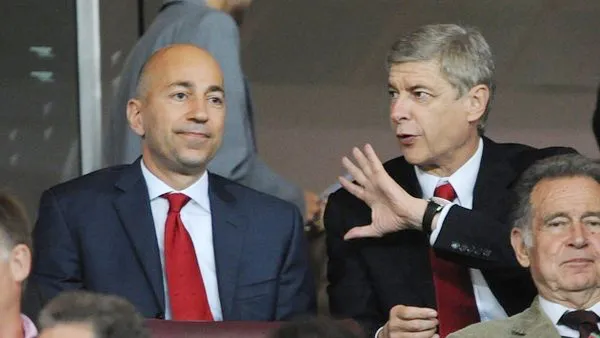 Ivan Gazidis (trái) và Arsene Wenger liệu chỉ giỏi… nói?