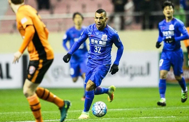 Tevez trong màu áo Shanghai Shenhua. ​