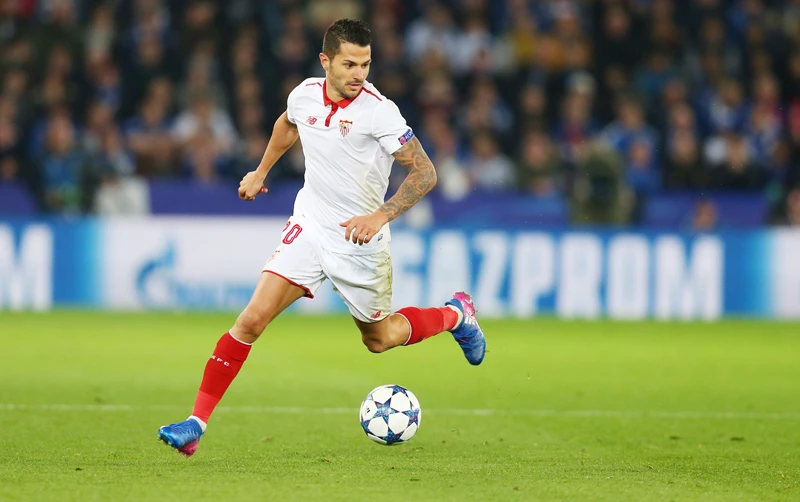 Hết kiên nhẫn với Atletico, Vitolo ở lại Sevilla.