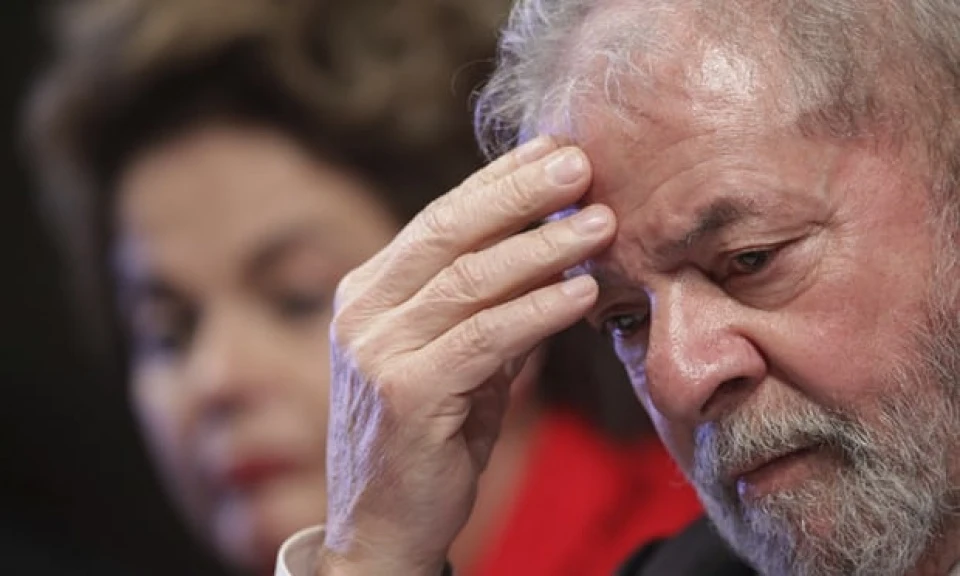 Cựu Tổng thống Brazil Lula da Silva bị kết tội tham gia vào đường dây tham nhũng trong vụ bê bối ở Tập đoàn dầu khí quốc gia Petrobras. Ảnh: AP