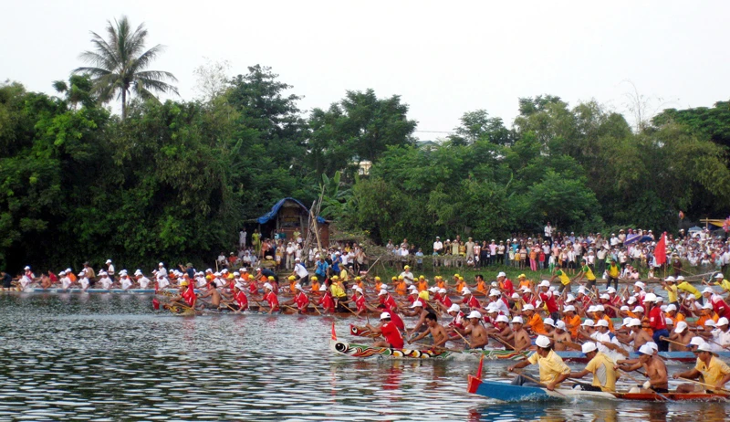 Xuất phát đường đua mừng Tết Độc lập trên quê hương Đại tướng Võ Nguyên Giáp