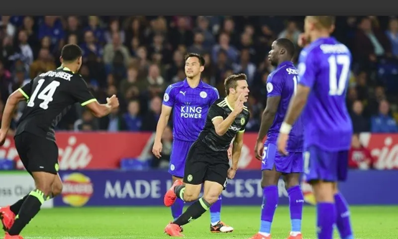 Leicester City (áo xanh) sẽ rời sân Stamford Bridge với thất bại trước Chelsea. Ảnh: Chelsea FC