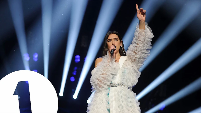 Dua Lipa dẫn đầu đề cử Brit Award