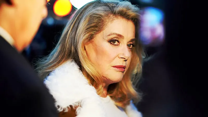 Catherine Deneuve xin lỗi các nạn nhân bị quấy rối tình dục