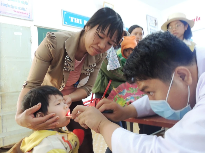 Khám bệnh miễn phí và tặng quà đồng bào tại Đắk Nông ảnh 5 Khám bệnh miễn phí và tặng quà đồng bào tại Đắk Nông ảnh 5