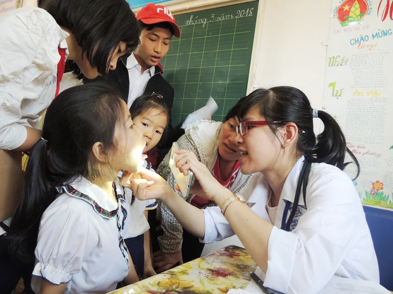 Khám bệnh miễn phí và tặng quà đồng bào tại Đắk Nông ảnh 4 Khám bệnh miễn phí và tặng quà đồng bào tại Đắk Nông ảnh 4