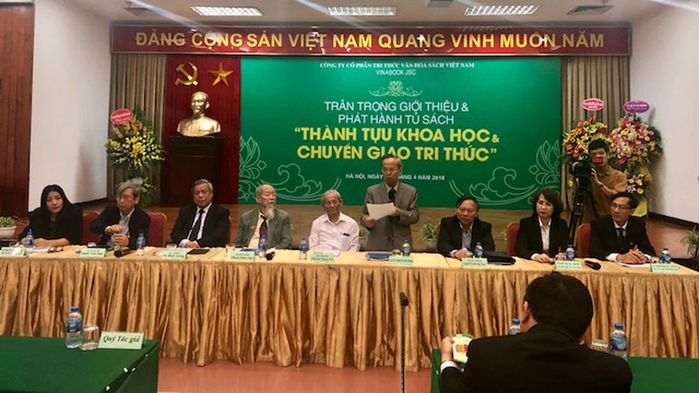  Quang cảnh buổi ra mắt Tủ sách "Thành tựu khoa học và chuyển giao tri thức". Ảnh: VGP