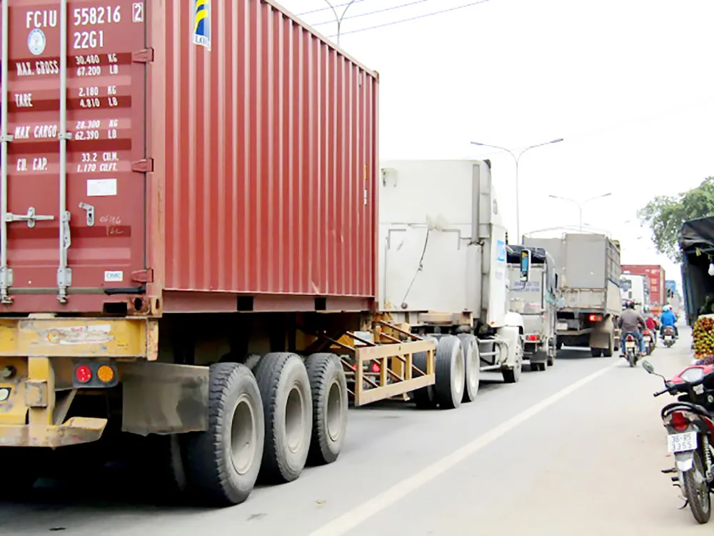 Bất an với những “thùng sắt” di động ảnh 1 Bất an với những “thùng sắt” di động ảnh 1