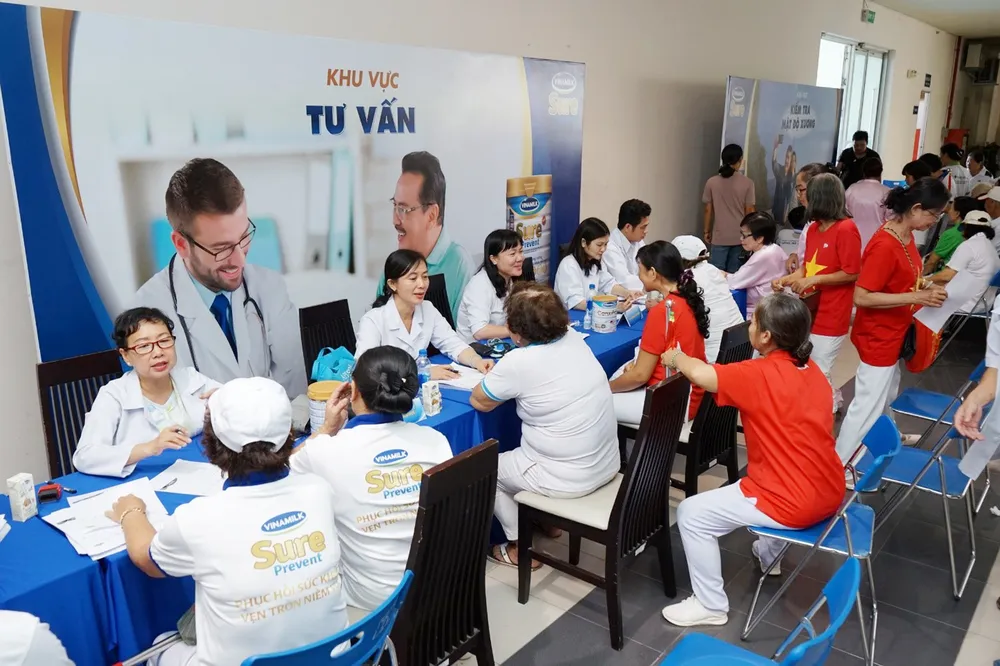 Hơn 3.000 người cao tuổi tham gia giải thi đấu thể dục dưỡng sinh ảnh 2