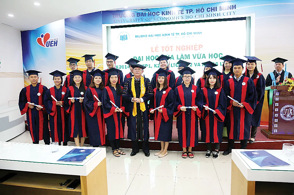 Rộng mở tương lai với đại học vừa làm vừa học tại Trường Đại học Kinh tế TP Hồ Chí Minh ảnh 2 Rộng mở tương lai với đại học vừa làm vừa học tại Trường Đại học Kinh tế TP Hồ Chí Minh ảnh 2
