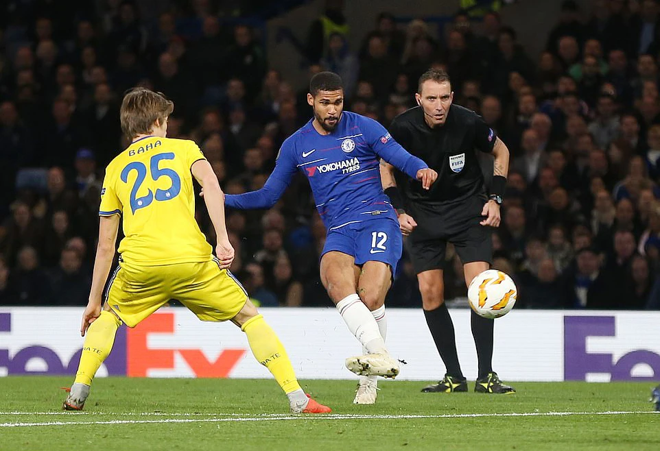 Ruben Loftus-Cheek (áo xanh, Chelsea) lập cú hattrick vào lưới BATE Borisov