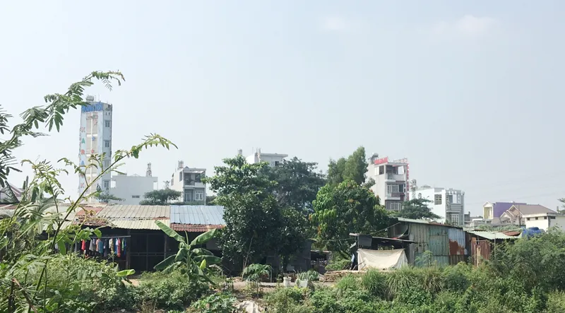 Hàng loạt công trình xây dựng không phép bằng vật liệu nhẹ ngang nhiên mọc lên