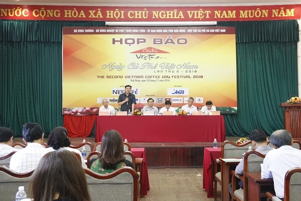 Quang cảnh buổi họp báo. Ảnh: PTD