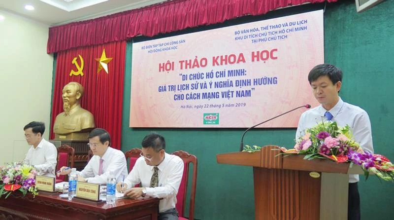 Các đồng chí chủ trì Hội thảo. Ảnh: Dangcongsan.vn