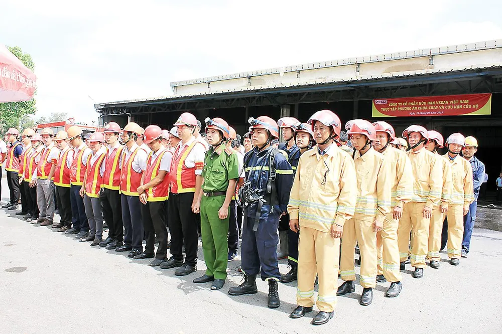 Gần 200 nhân viên Cty Vedan Việt Nam tham gia “Buổi diễn tập phòng cháy chữa cháy và cứu nạn cứu hộ” ảnh 7 Gần 200 nhân viên Cty Vedan Việt Nam tham gia “Buổi diễn tập phòng cháy chữa cháy và cứu nạn cứu hộ” ảnh 7