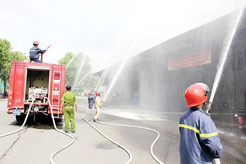 Gần 200 nhân viên Cty Vedan Việt Nam tham gia “Buổi diễn tập phòng cháy chữa cháy và cứu nạn cứu hộ” ảnh 5 Gần 200 nhân viên Cty Vedan Việt Nam tham gia “Buổi diễn tập phòng cháy chữa cháy và cứu nạn cứu hộ” ảnh 5