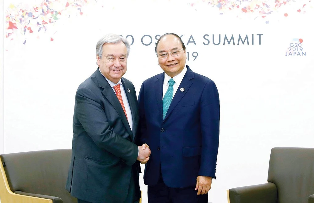 Thủ tướng Nguyễn Xuân Phúc gặp Tổng Thư ký Liên hiệp quốc Antonio Guterres. Ảnh: TTXVN