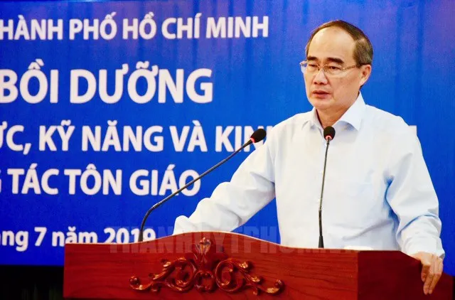 Đồng chí Nguyễn Thiện Nhân báo cáo tại lớp bồi dưỡng. Ảnh: hcmcpv