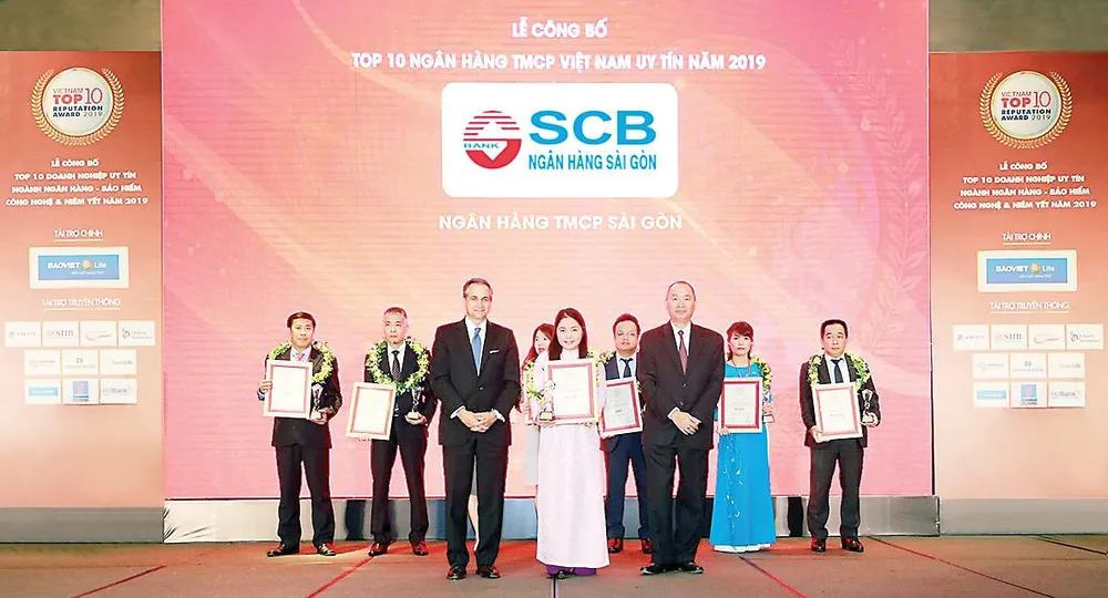 Đại diện SCB nhận giải