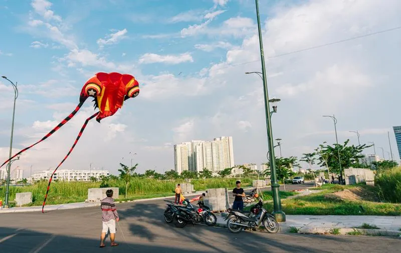 Cánh diều tuổi thơ giữa lòng TPHCM ảnh 3 Cánh diều tuổi thơ giữa lòng TPHCM ảnh 3