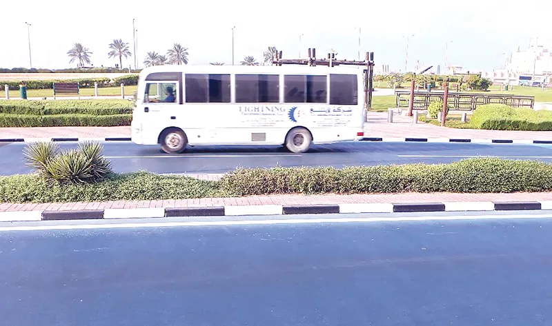 Hạ nhiệt đường nhựa bằng sơn phản quang ảnh 1