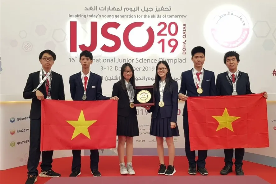 Cả 6 học sinh Việt Nam dự thi Olympic khoa học trẻ quốc tế IJSO 2019 đều đoạt giải. Ảnh: Sở GD-ĐT Hà Nội