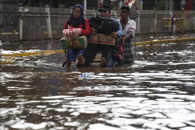 Mưa lũ hoành hành Indonesia 