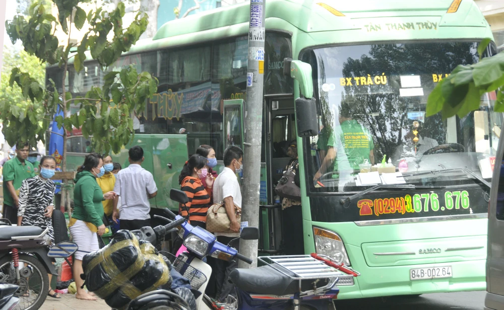 Phản hồi vệt bài “Biến tướng xe hợp đồng”: Đề nghị Công an TPHCM vào cuộc xử lý