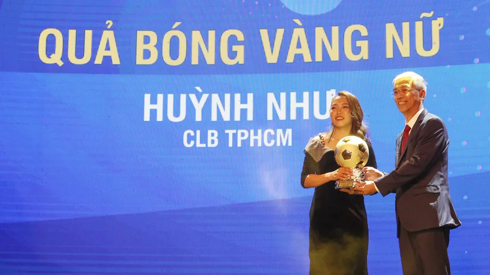 Văn Quyết, Huỳnh Như và Minh Trí đoạt Quả bóng Vàng Việt Nam 2020 ảnh 6