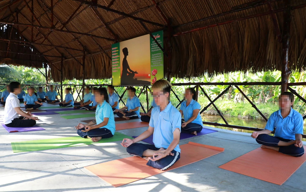 Cai nghiện bằng thiền, yoga