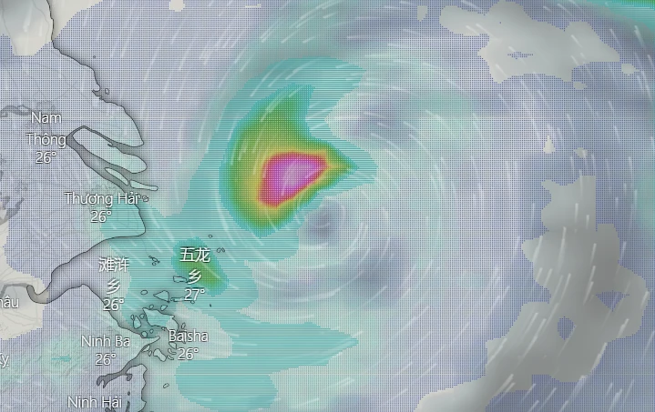 Bão Chanthu trên vùng biển cách Thượng Hải từ 100 đến 200 km về phía Đông. Ảnh: Windy