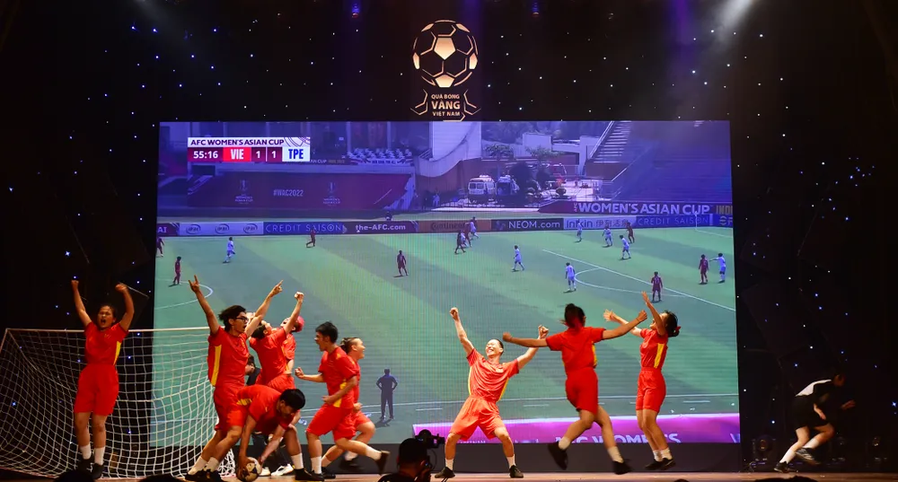 Hoàng Đức, Huỳnh Như và Văn Ý đoạt Quả bóng vàng Việt Nam 2021 ảnh 23