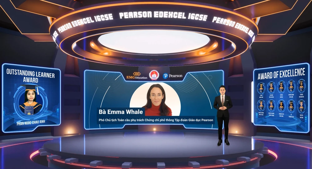 Bà Emma Whale, Phó Chủ tịch Toàn cầu phụ trách Chứng chỉ Phổ thông của Tập đoàn Giáo dục Pearson phát biểu tại lễ trao giải