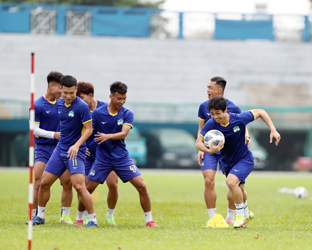 Các cầu thủ HA.GL tập luyện trước loạt trận AFC Champions League 2022. Ảnh: ANH TRẦN