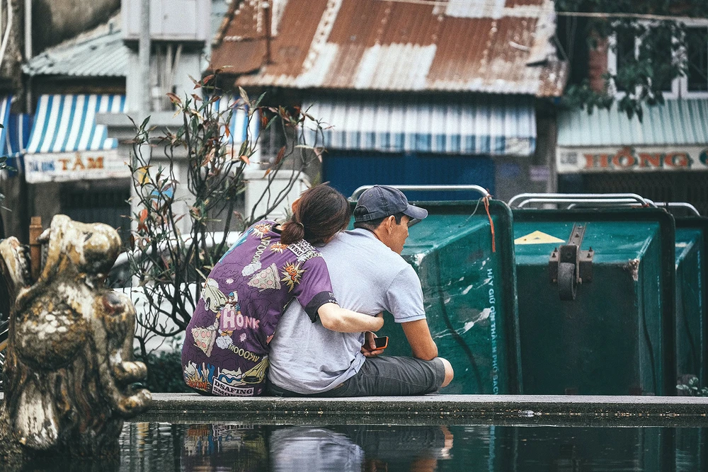 Cần nhiều yêu thương để bên nhau và cũng cần bản lĩnh để bước qua những mảnh vỡ nếu mình không may