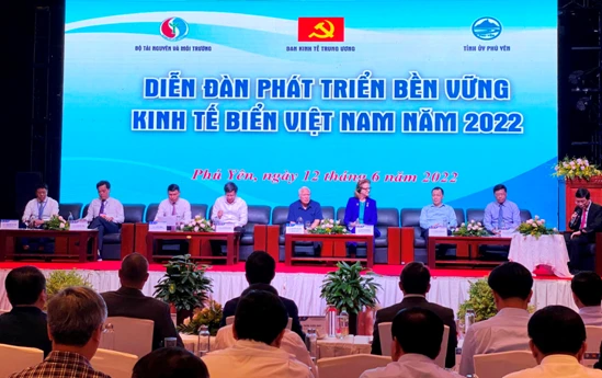 Tọa đàm tại diễn đàn Phát triển bền vững Kinh tế biển Việt Nam năm 2022. Ảnh: Báo Phú Yên