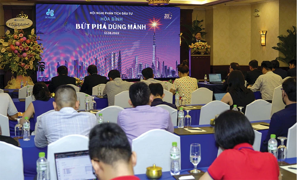 Tập đoàn Xây dựng Hòa Bình tổ chức Hội nghị phân tích đầu tư “Bứt phá dũng mãnh” ảnh 1 Tập đoàn Xây dựng Hòa Bình tổ chức Hội nghị phân tích đầu tư “Bứt phá dũng mãnh” ảnh 1