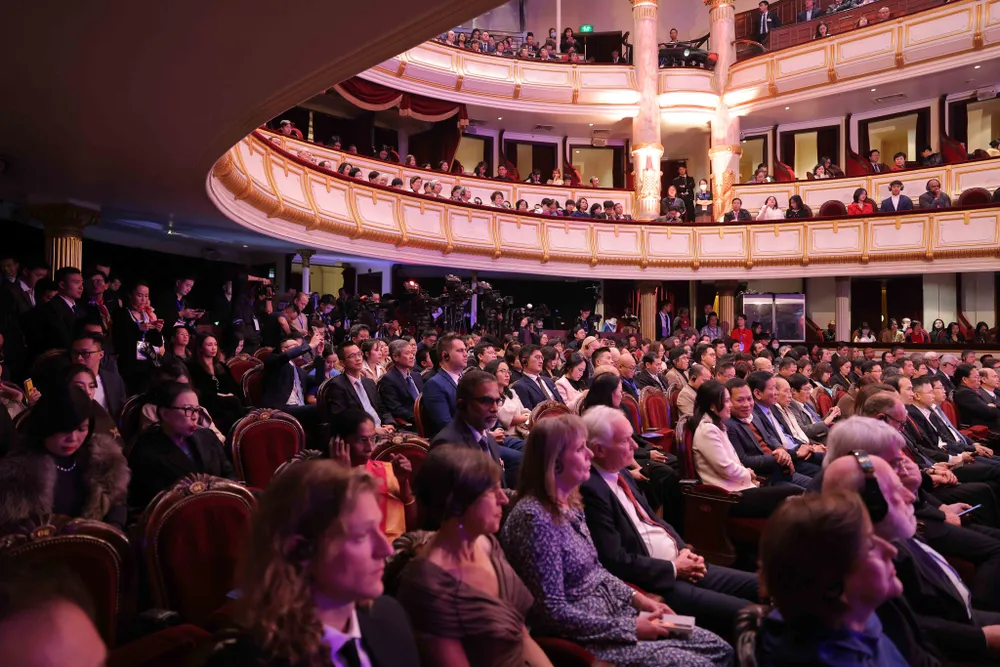 Lễ Trao giải VinFuture 2022, được tổ chức tại Nhà hát lớn Hà Nội, Việt Nam và được phát sóng trực tiếp trên toàn cầu Lễ Trao giải VinFuture 2022, được tổ chức tại Nhà hát lớn Hà Nội, Việt Nam và được phát sóng trực tiếp trên toàn cầu