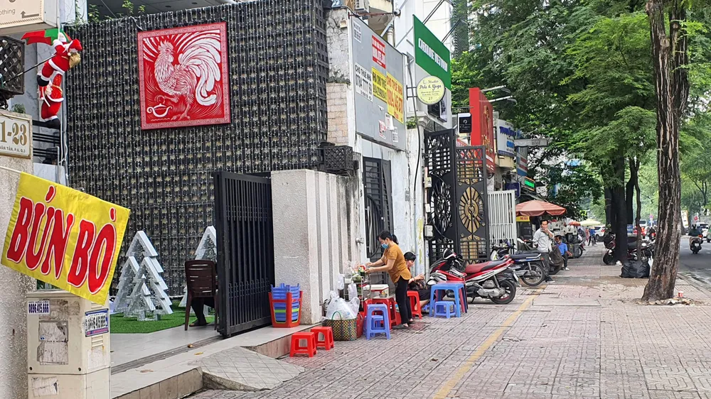 Vỉa hè quận 3, TPHCM được kẻ vạch để người dân sử dụng tạm