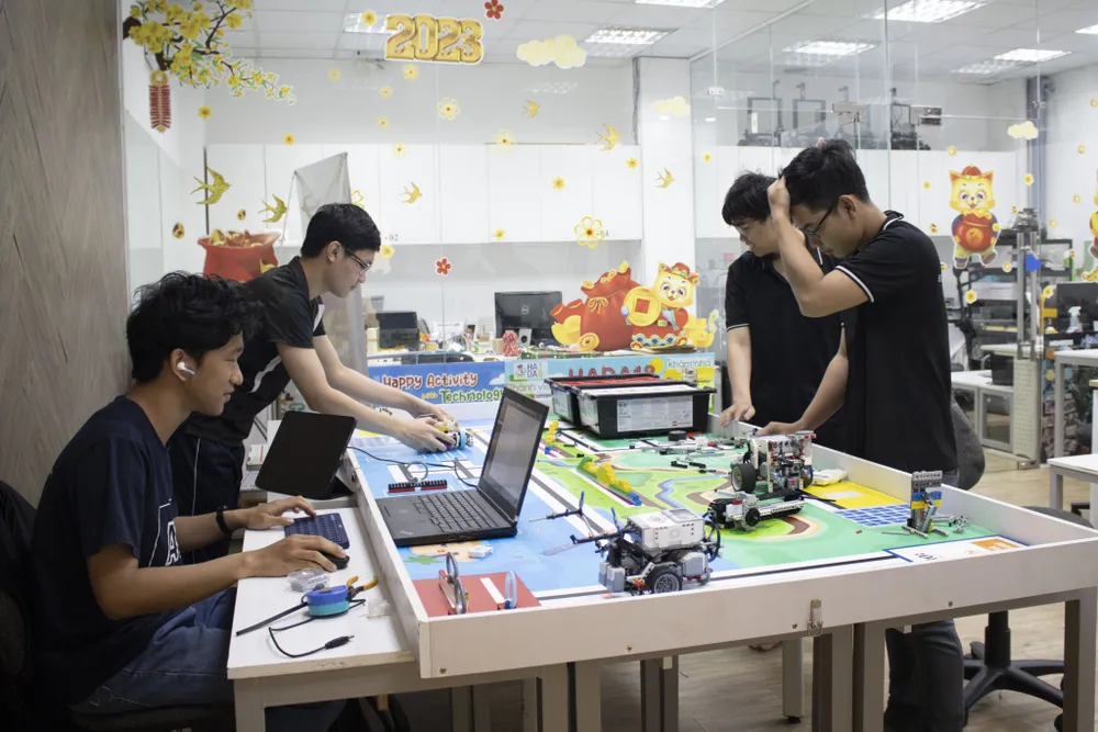 Sinh viên ngành CNTT Trường ĐH Khoa học Tự nhiên (ĐH Quốc gia TPHCM) trong giờ học thực hành Sinh viên ngành CNTT Trường ĐH Khoa học Tự nhiên (ĐH Quốc gia TPHCM) trong giờ học thực hành