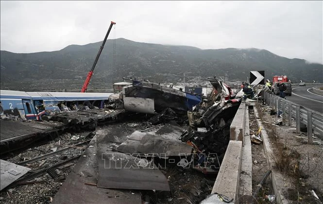 Hiện trường vụ va chạm giữa tàu khách và tàu hàng gần TP Larissa, Hy Lạp ngày 1-3-2023. Ảnh: AFP/TTXVN