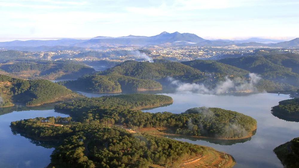 Hồ Tuyền Lâm nhìn từ trên cao Hồ Tuyền Lâm nhìn từ trên cao